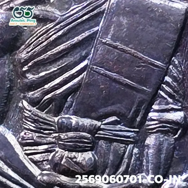 เหรียญสร้างบารมี หลวงพ่อคูณ ปริสุทโธ เนื้อรมดำ วัดบ้านไร่ จังหวัดนครราชสีมา ปี พ.ศ.2519